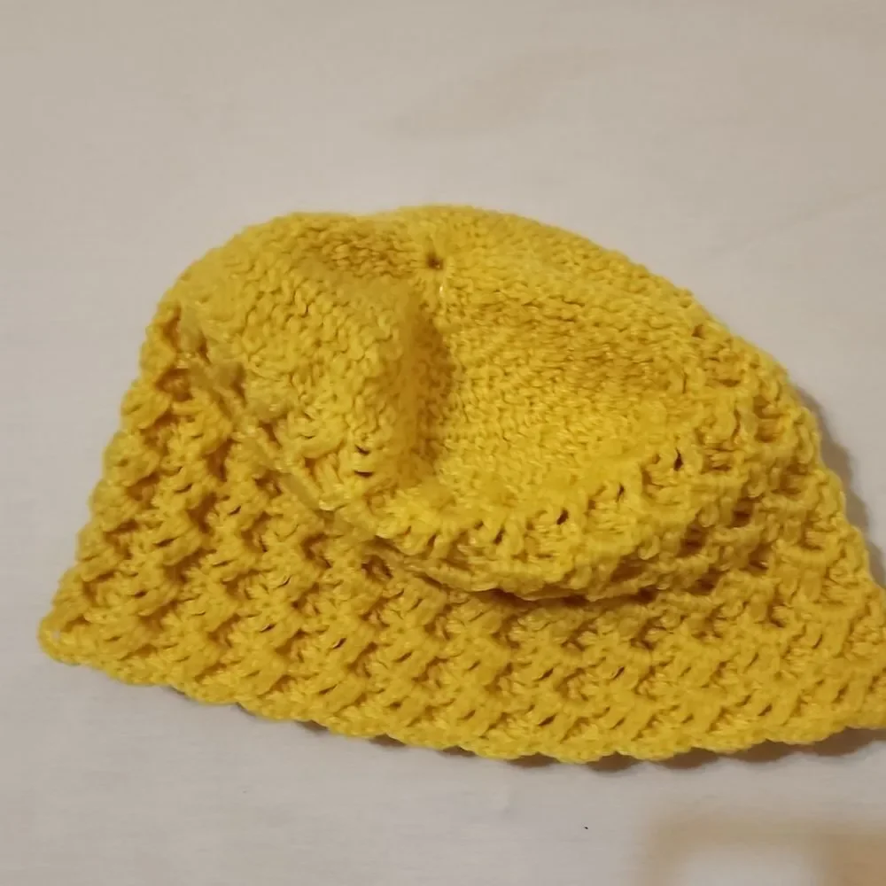 Hand knitted hat  - Picture 3 of 5